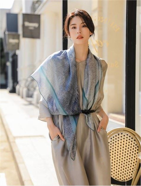 Custom Digital Print Pure Silk Square Scarf Factory Kina